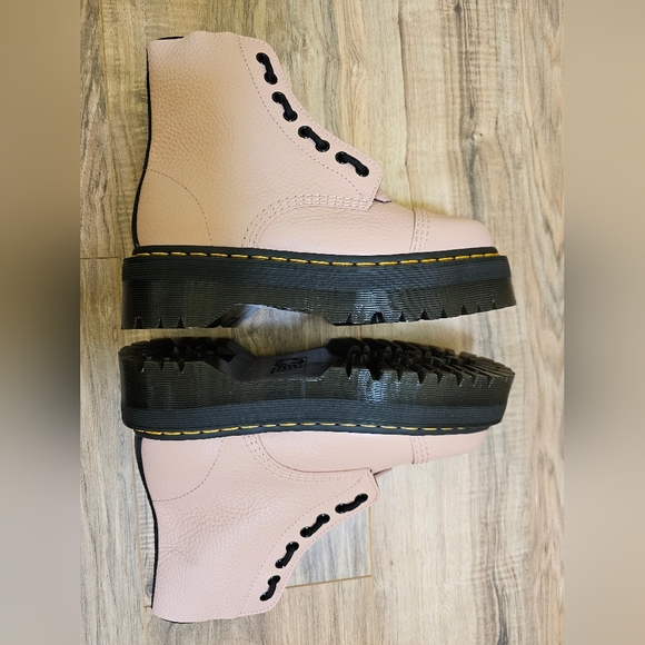 Dr. Martens Sinclair Zip Front Boots,peach beige, size US 8 - Picture 7 of 9